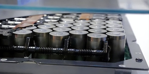 億緯鋰能第33工廠正式投產(chǎn)，首顆圓柱電池下線
